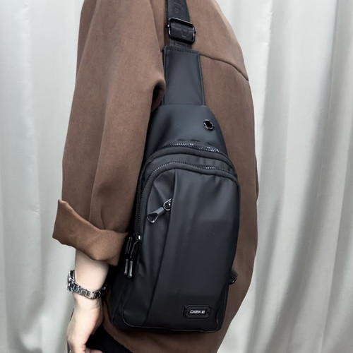 2025新款男士斜挎包轻便背包