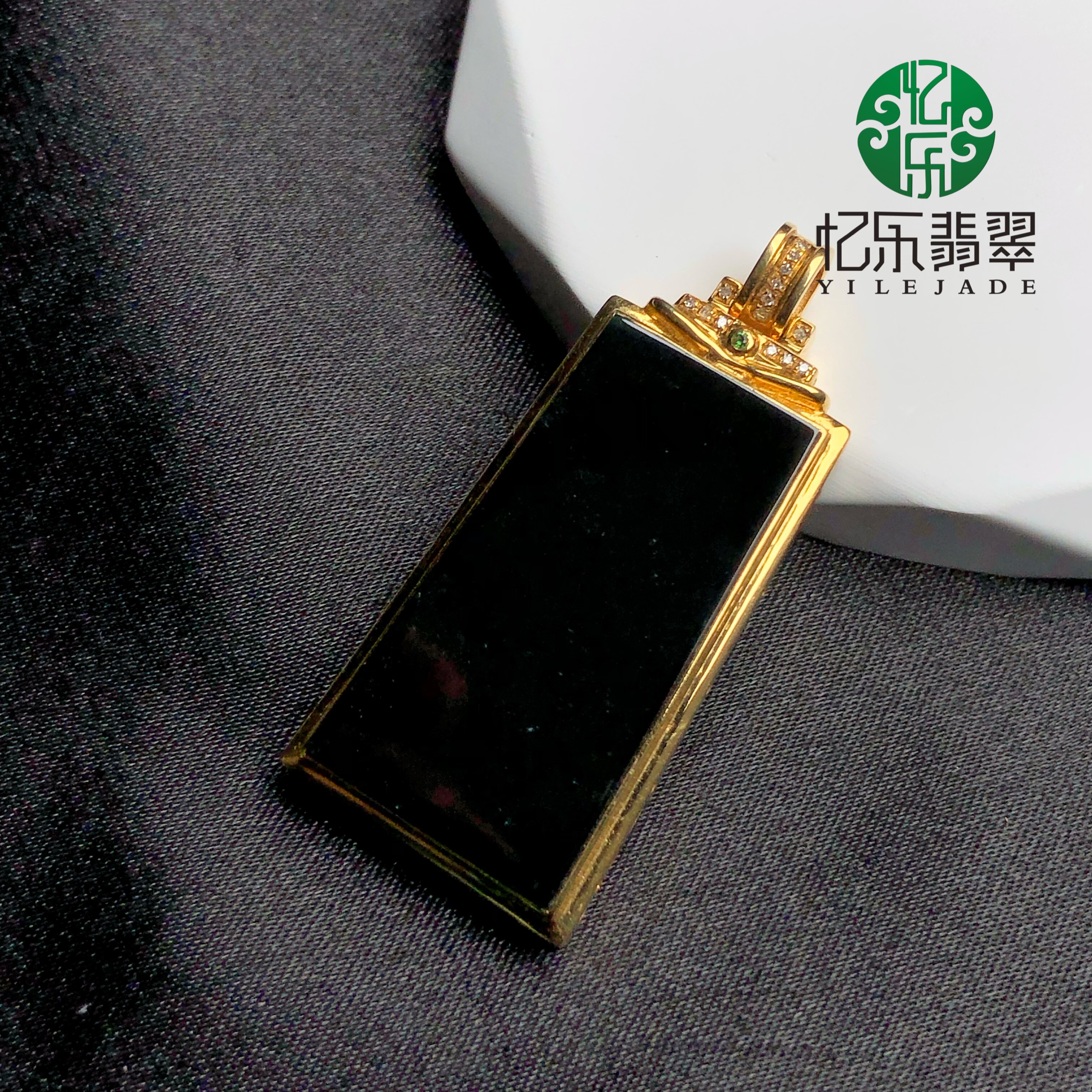 缅甸天然A货翡翠墨翠吊坠18k金镶嵌墨翠无事牌吊坠送男友送爸爸
