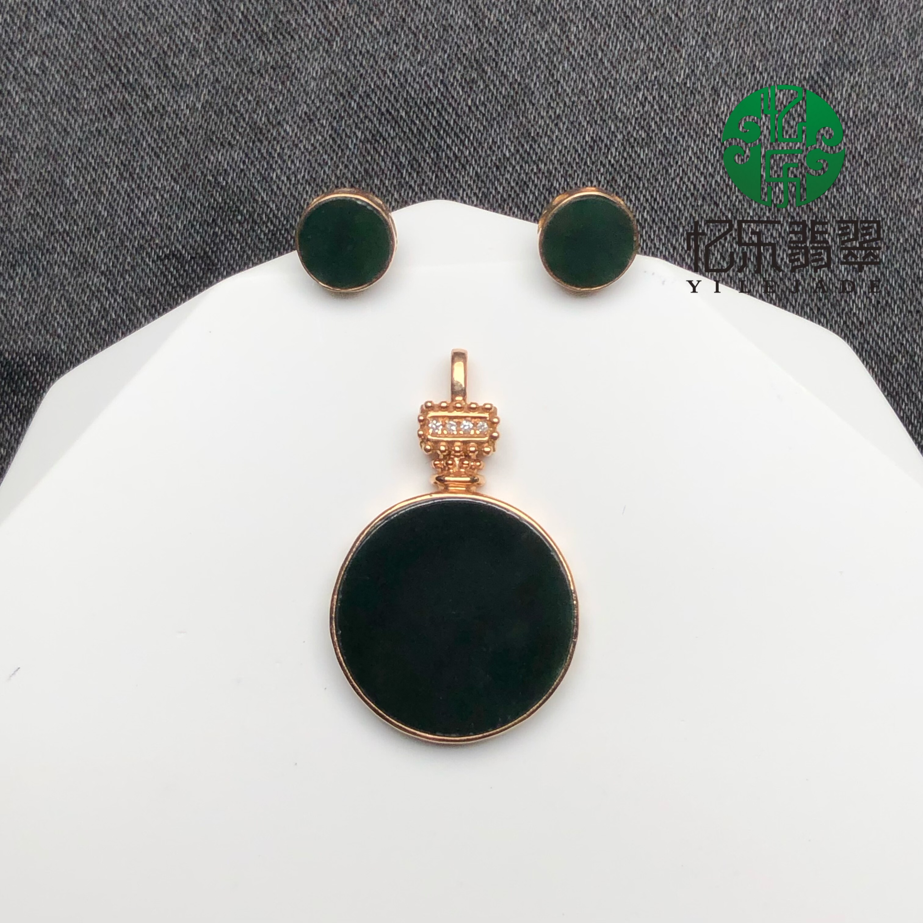 缅甸天然A货翡翠墨翠圆形无事牌吊坠18k金圆片套装吊坠送女友礼物