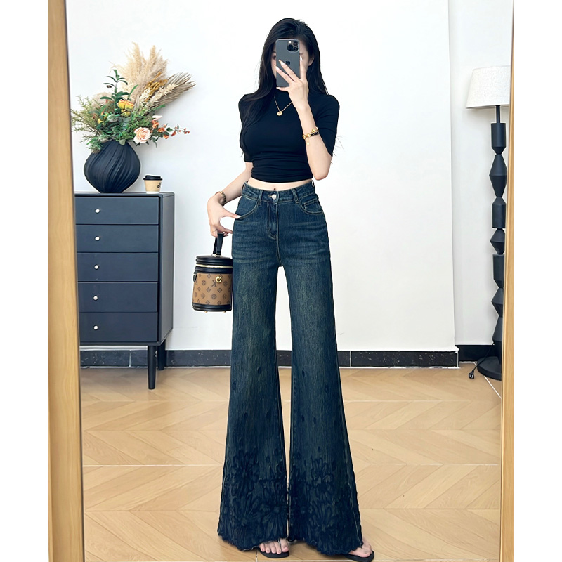 乔栈秋冬新款复古重工花朵刺绣喇叭阔腿牛仔裤女高腰时尚显瘦微喇