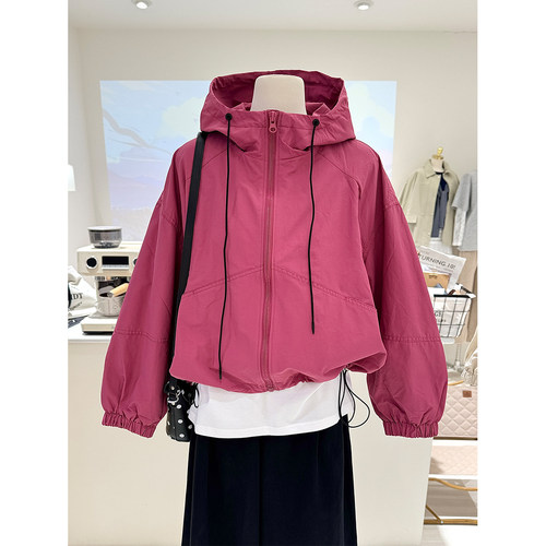 春秋新款小众短款韩系宽松小个子拉链冲锋衣连帽外套女休闲夹克