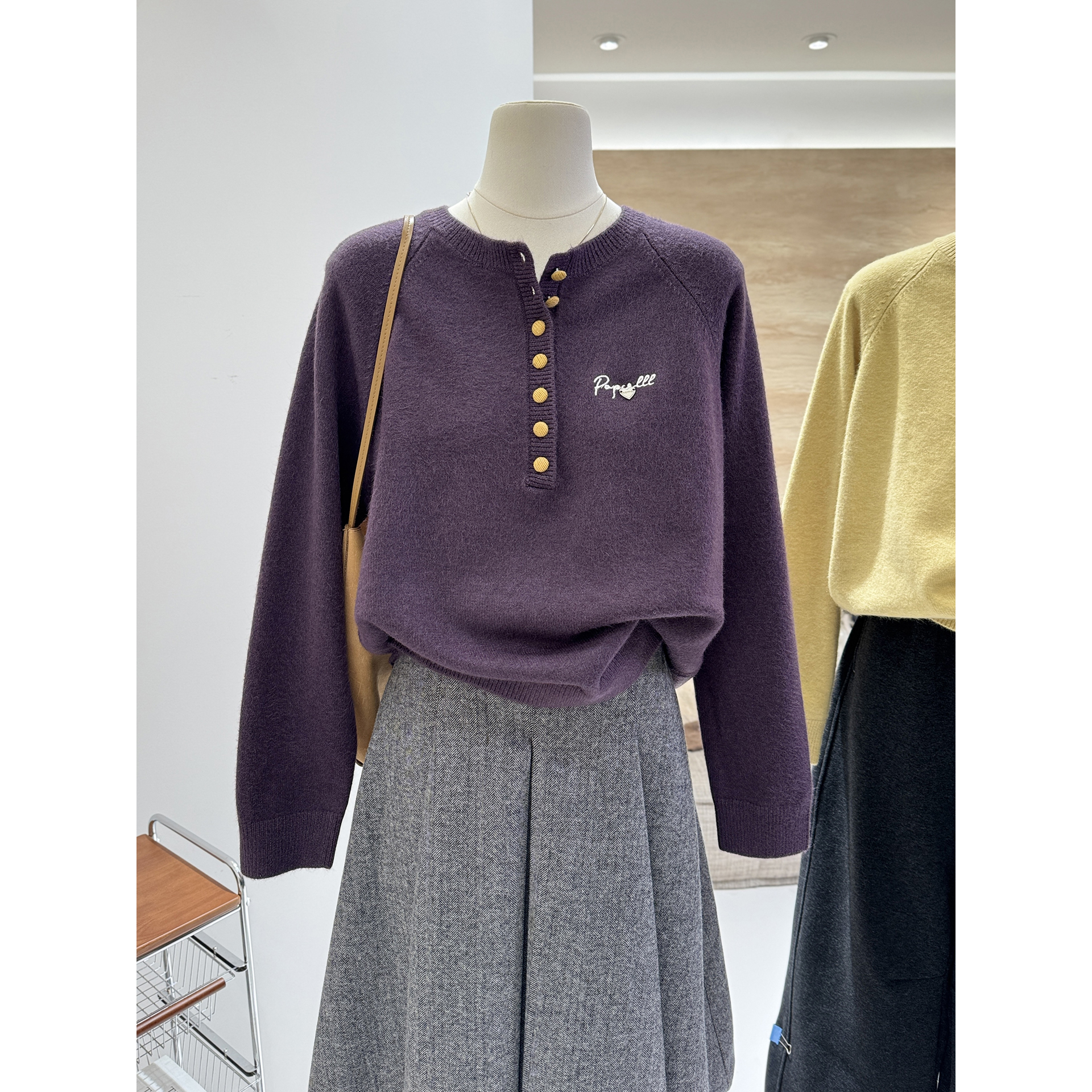 韩系百搭简约刺绣毛衣