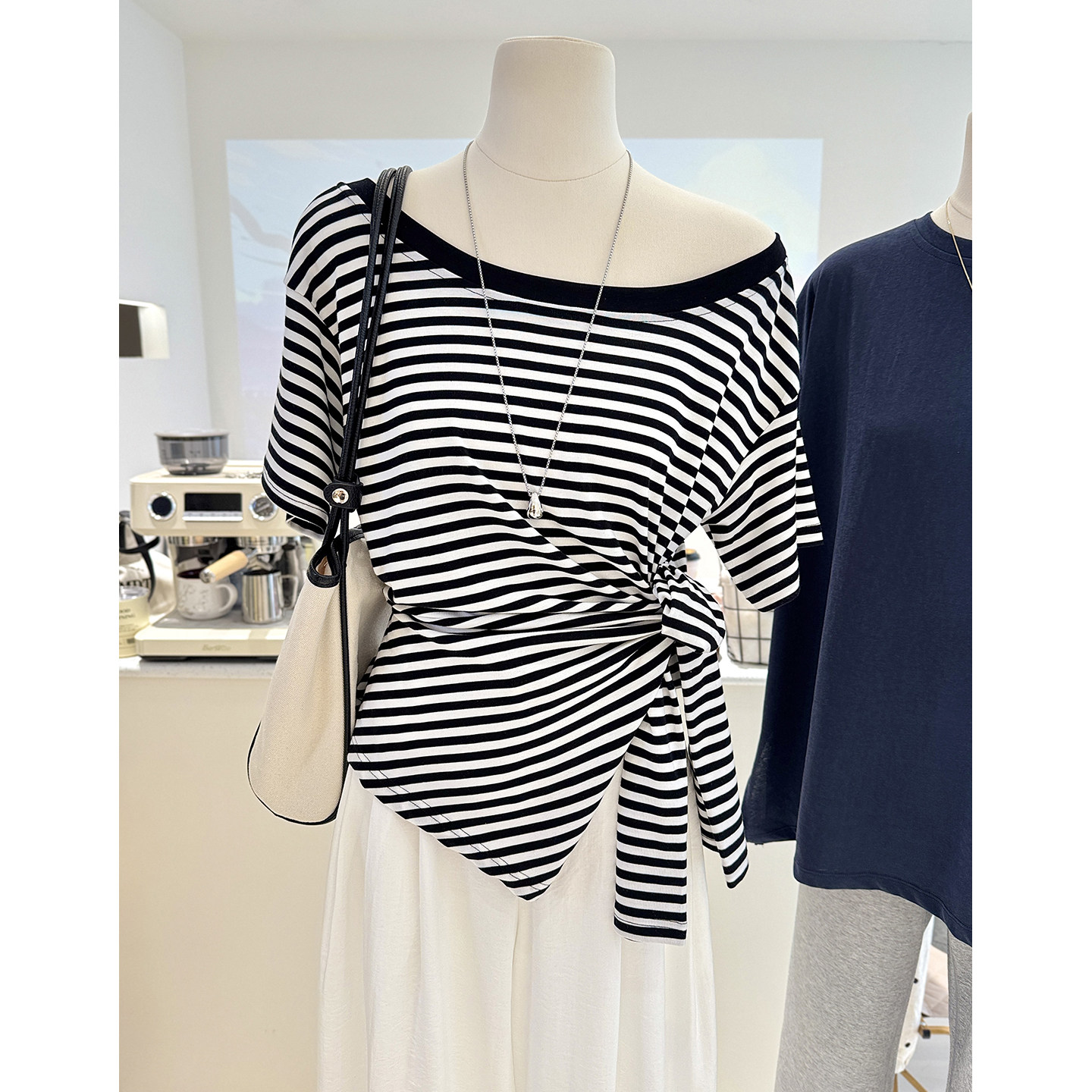 夏季新款法式不规则个性条纹短袖圆领侧绑带开衩设计T恤斜肩上衣