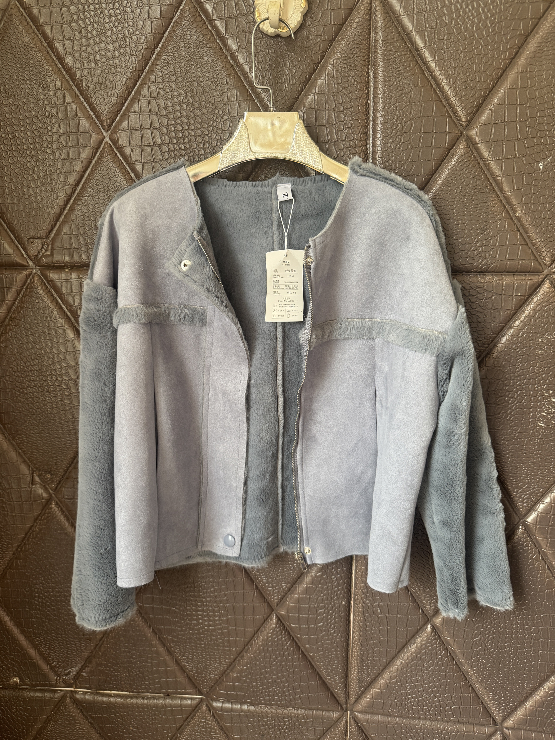 春秋款短款拼搏一体外套 均码 长51 胸围106