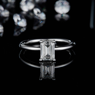 一克拉莫桑钻戒指女祖母绿切长方形求婚钻戒指环日韩时尚流行