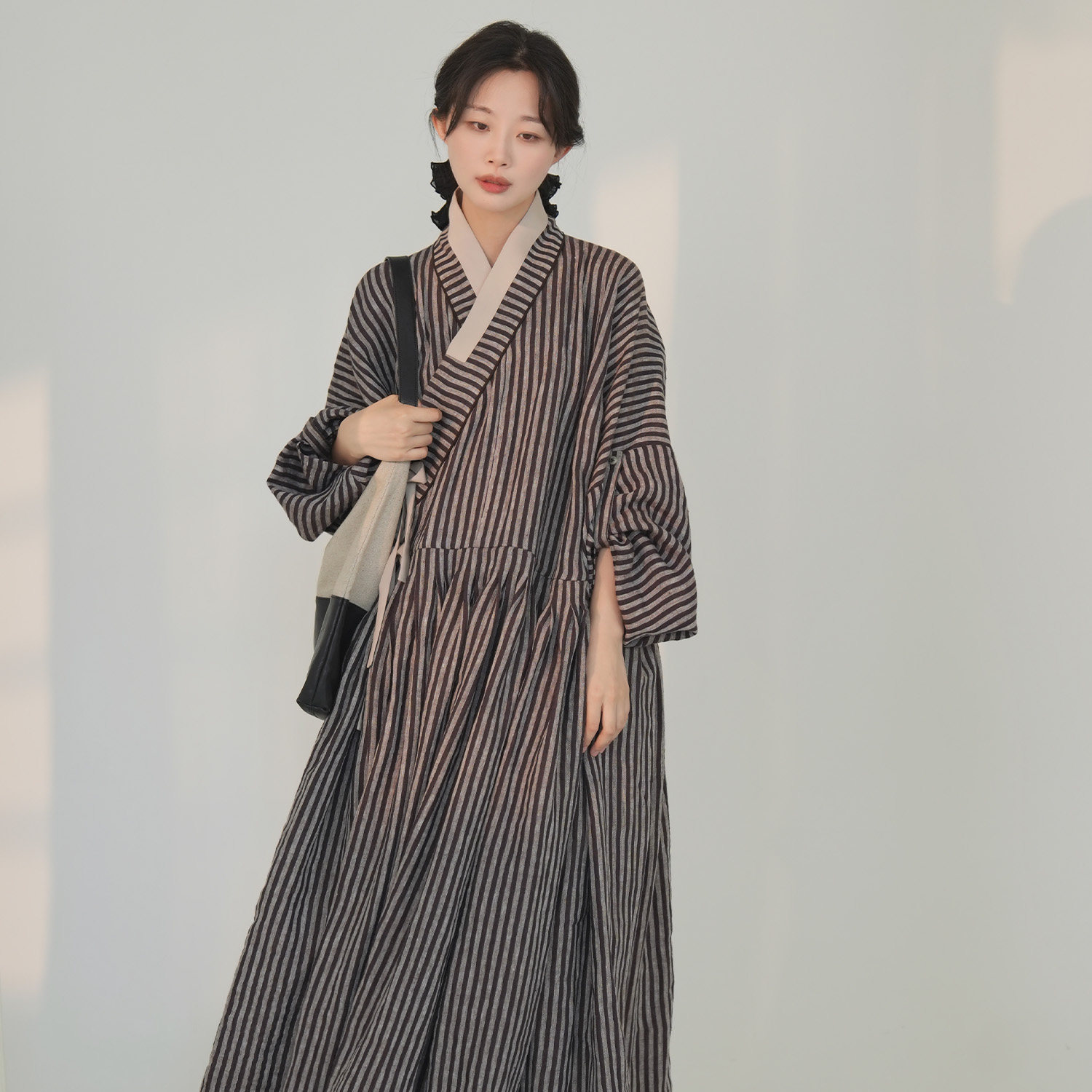 谜阿凰洵境贴里明制汉服亚麻上衣图片