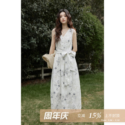 夕蒙2026新款春夏韩系气质裙子小个子收腰绑带白色刺绣无袖连衣裙