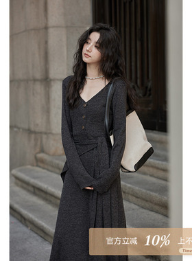 95折/夕蒙2025秋季时尚显瘦裙子高级设计感独特别致小众v领连衣裙