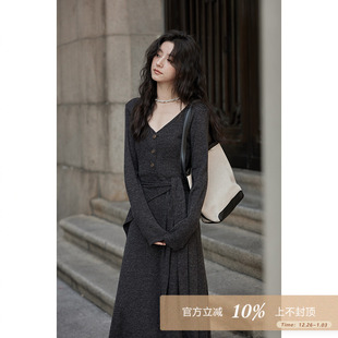 显瘦裙子高级设计感独特别致小众v领连衣裙 时尚 95折 夕蒙2025秋季