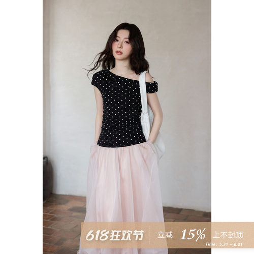 夕蒙2026新款夏季韩系设计感上衣修身黑色波点斜肩短款短袖t恤女