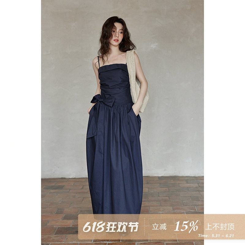 夕蒙2026新款夏设计感气质裙子韩系独特漂亮小个子藏蓝吊带连衣裙