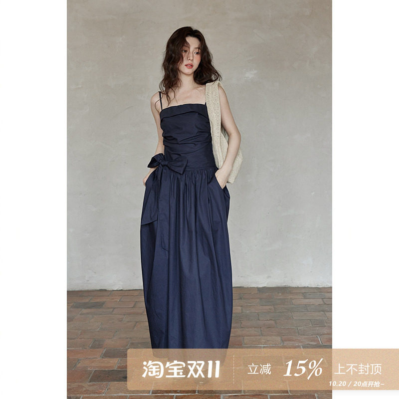 夕蒙2026新款夏设计感气质裙子韩系独特漂亮小个子藏蓝吊带连衣裙