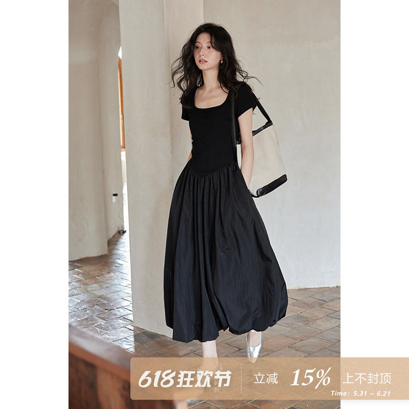 夕蒙2026夏季小个子收腰法式黑色短袖u领赫本风茶歇连衣裙女