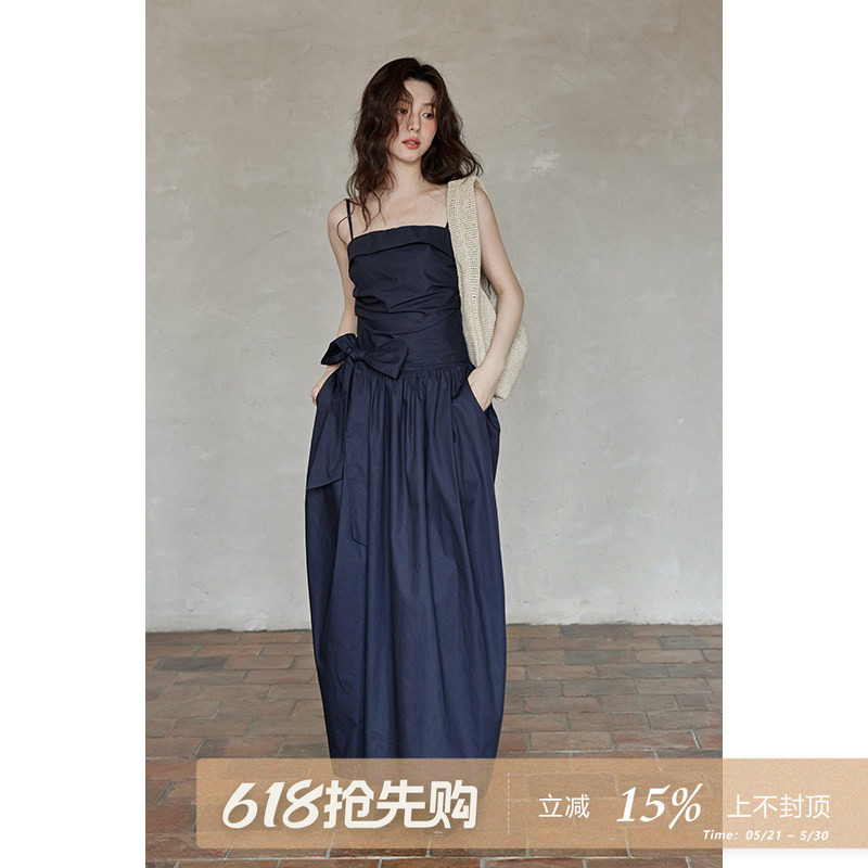 夕蒙2026新款夏设计感气质裙子韩系独特漂亮小个子藏蓝吊带连衣裙