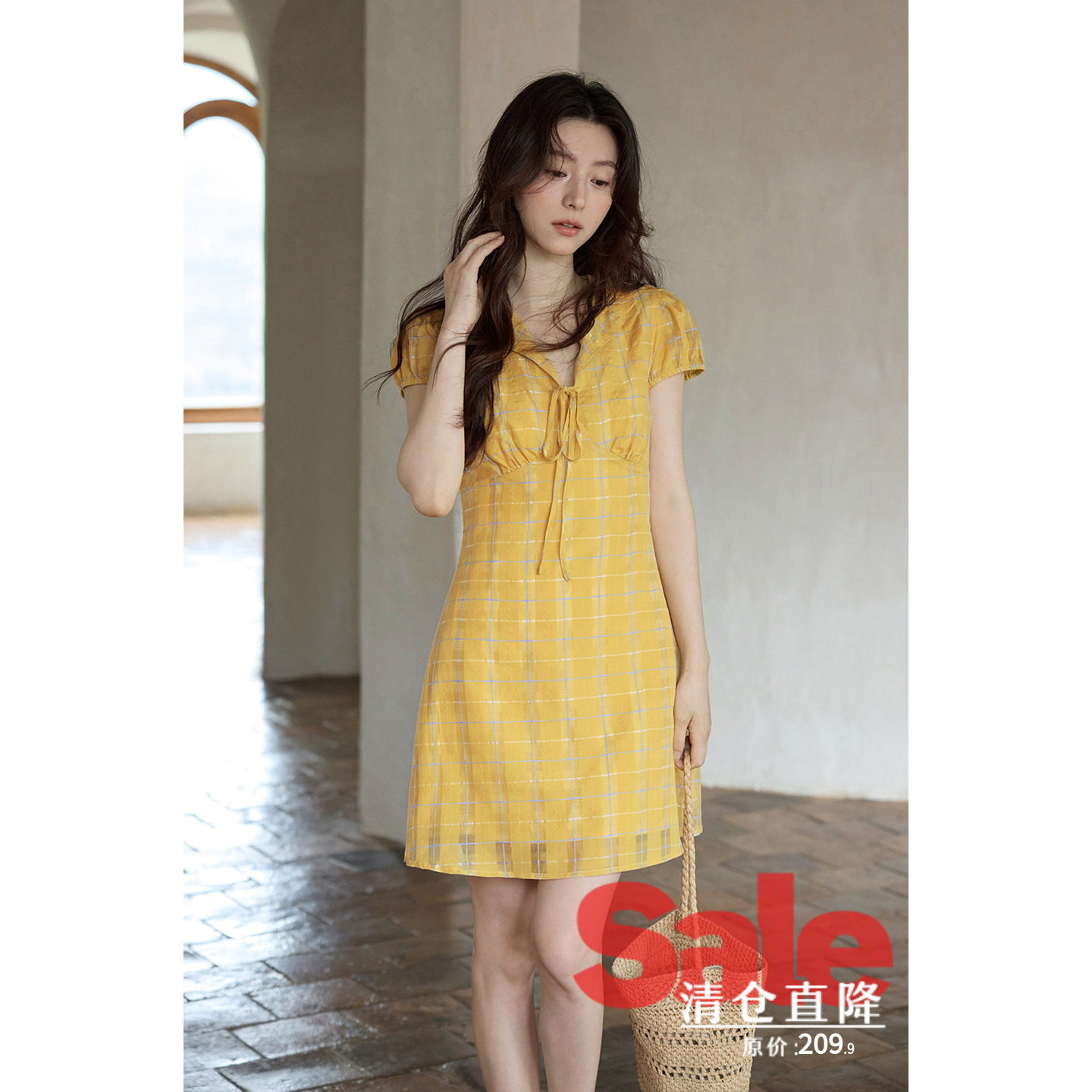 【夏末清仓】夏季韩系气质漂亮裙子短款黄色系带泡泡袖格子连衣裙图片