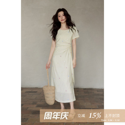 夕蒙2026新款夏季韩系气质设计感裙子收腰显瘦长裙绣花绑带连衣裙