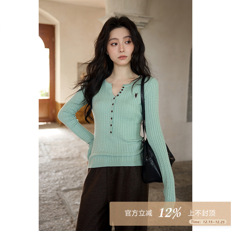 夕蒙2025新款冬季韩系气质上衣小个子修身V领纽扣绿色修身毛衣女