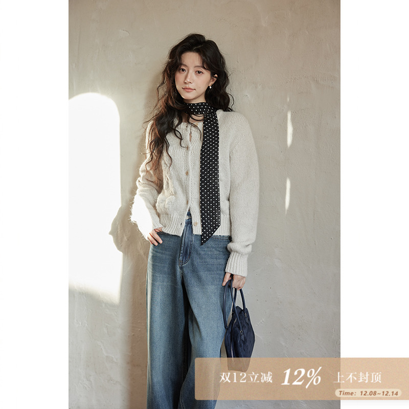 夕蒙2025新款冬季韩系气质针织衫短款立体花朵刺绣米色毛衣开衫女