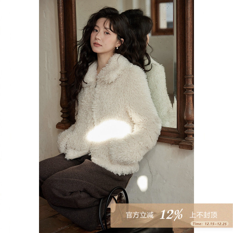 夕蒙2025新款冬季巨好看小个子独特漂亮羊羔毛流行白色毛绒绒外套