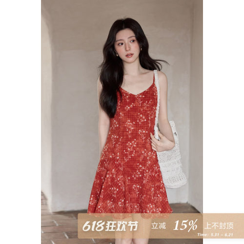 夕蒙2026新款夏季韩系漂亮好看裙子橘红色碎花收腰短款吊带连衣裙