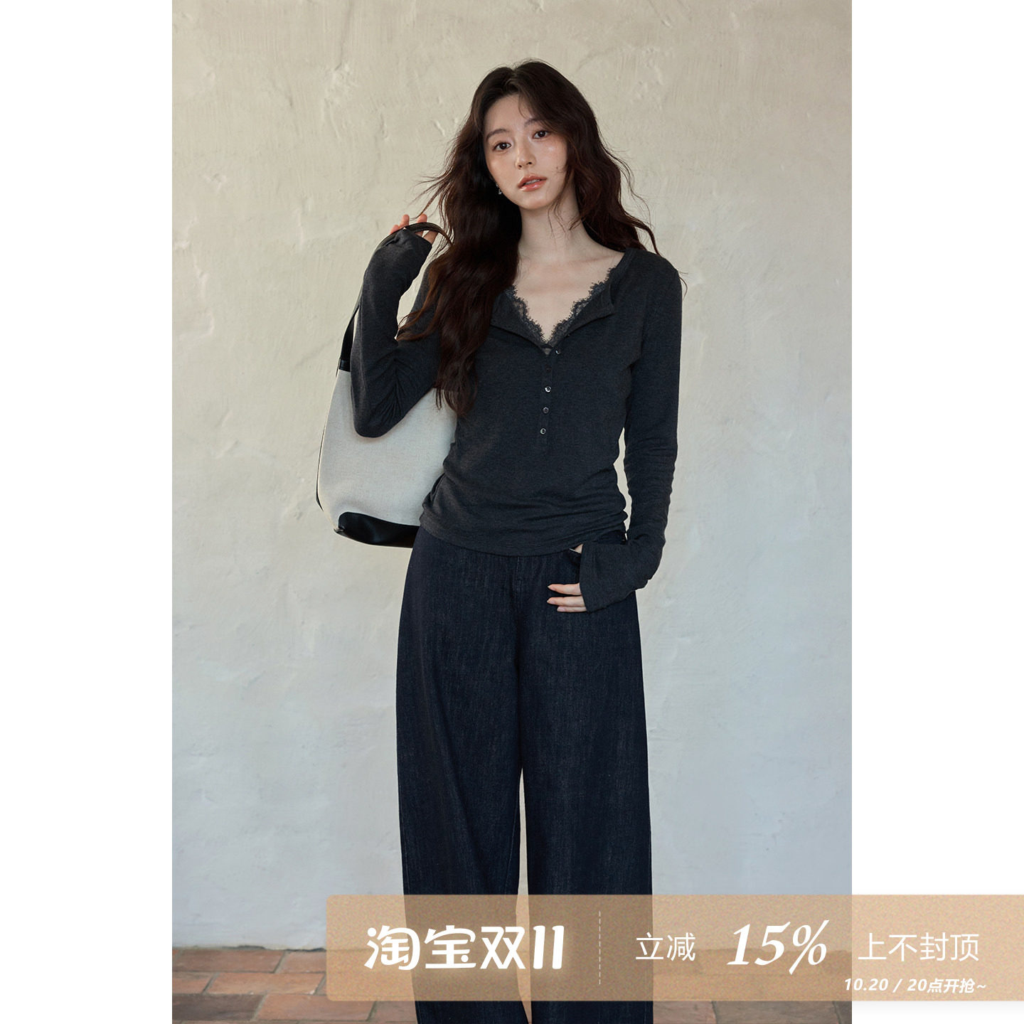 夕蒙秋季韩系莱赛尔羊毛亨利领上衣女正肩深灰色蕾丝拼接长袖t恤
