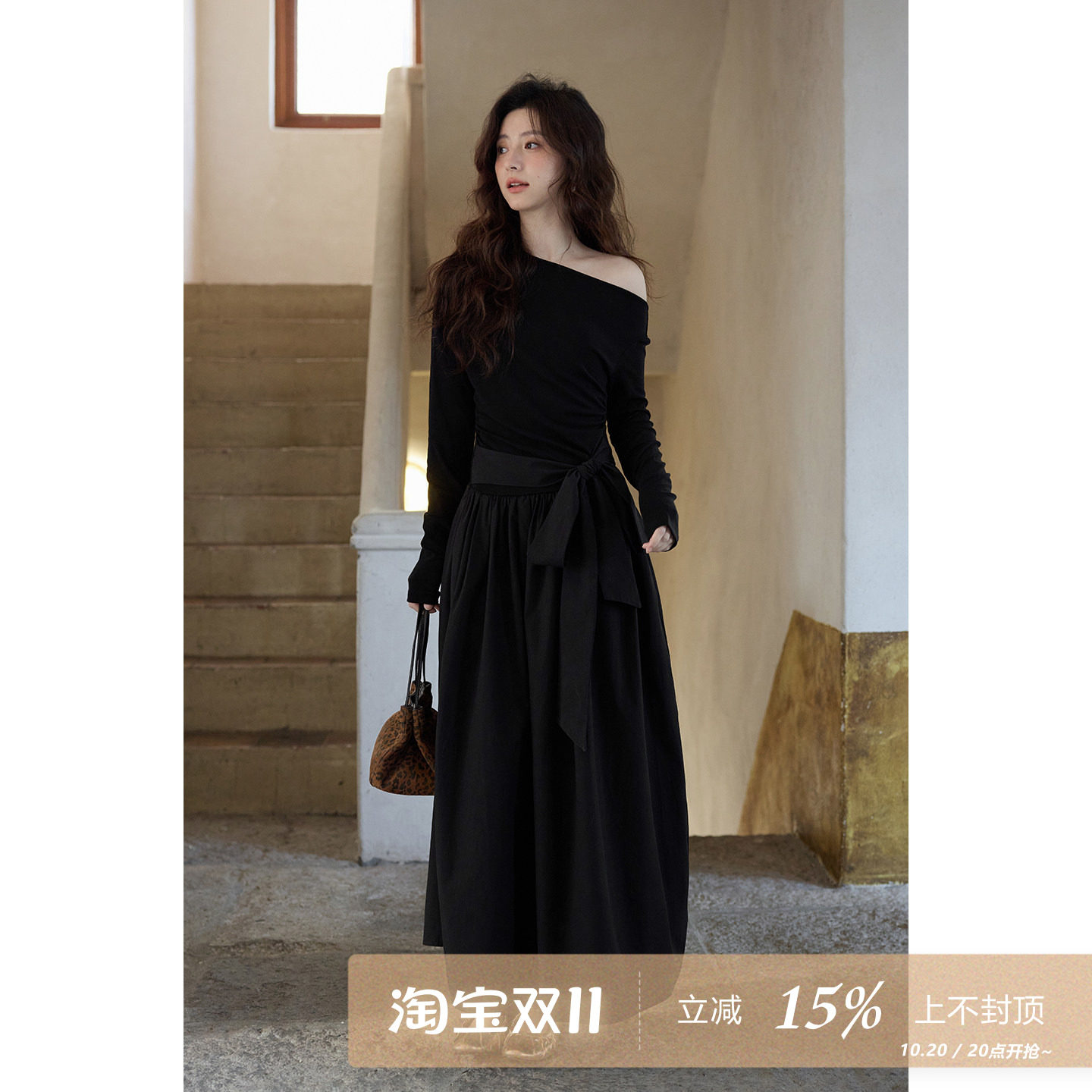 夕蒙2026新款秋季韩系气质小众裙子长款斜肩收腰显瘦黑色连衣裙女