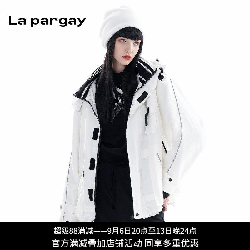 纳帕佳微瑕白色连帽绒里女风衣