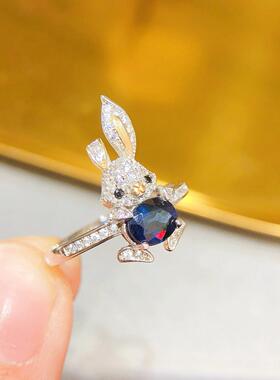 S925银镀白金色小兔子造型主石5*6mm皇家蓝宝石开口可调节女士