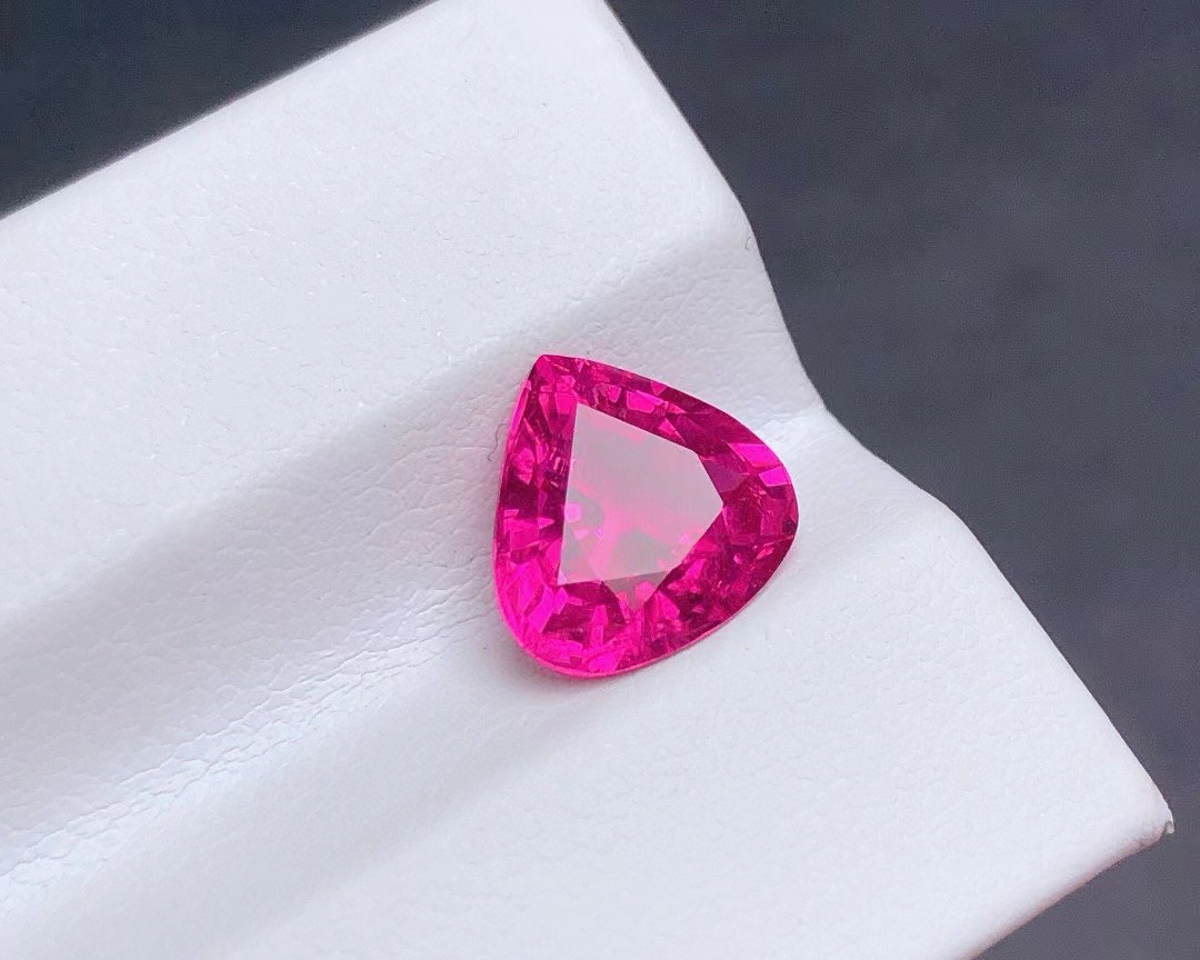 天然卢比来碧玺裸石戒面全净体定制戒指吊坠火彩棒晶体佳3.11ct