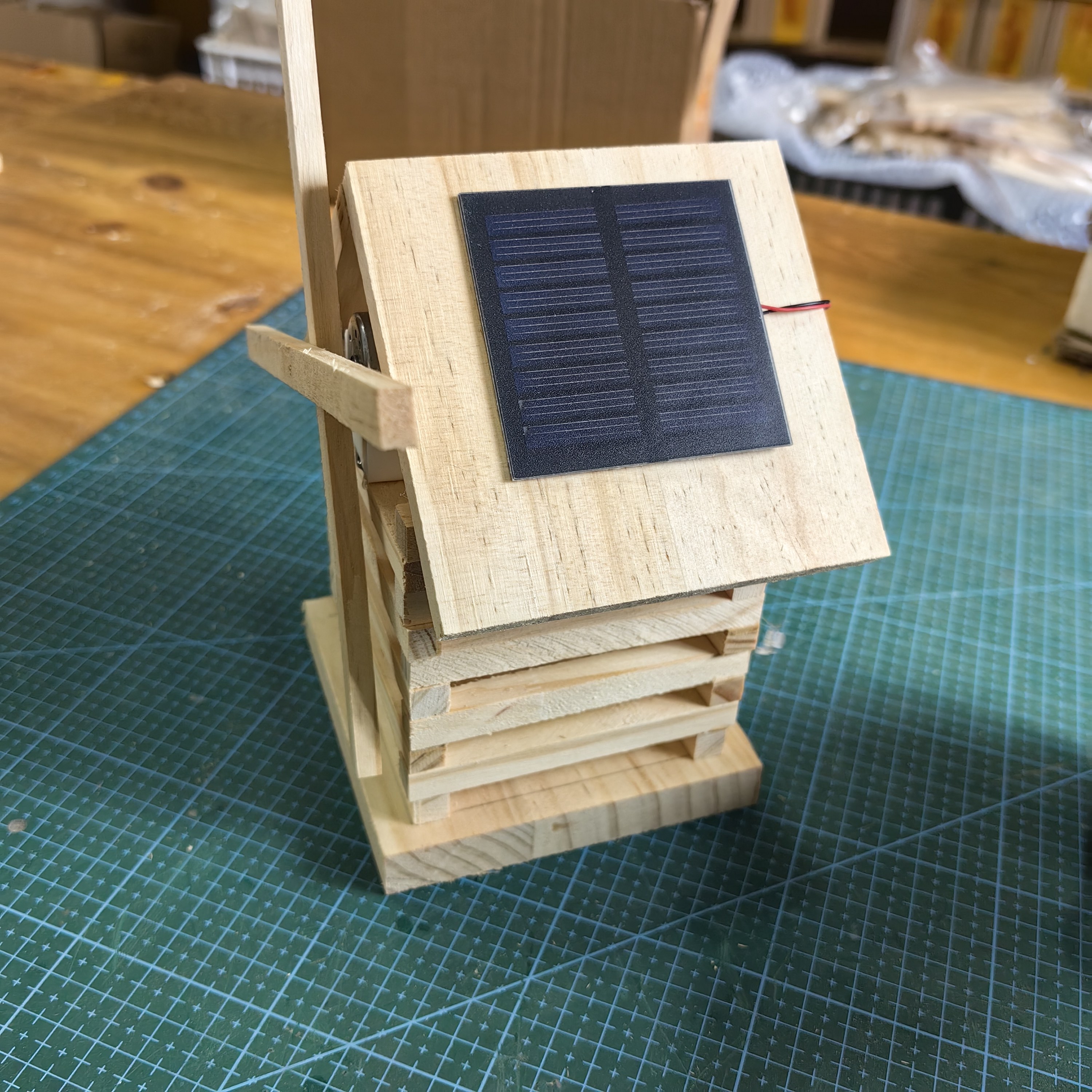 科学实验小制作 DIY太阳能实木屋风车小发明手工拼装积木风扇模型