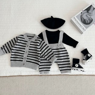 婴幼童秋冬装毛衣2025新款时髦洋派背带裤套装条纹针织开衫潮