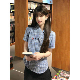 韩系超好看斜领子短袖衬衫女款夏季新款修身显瘦短款上衣格纹衬衣