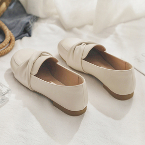 2023年春秋季新款平底法式晚晚风仙女温柔配小裙子单鞋女豆豆鞋女