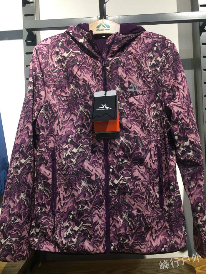 牧高笛 2022秋冬 女式连帽双面穿外套 zw2183201012