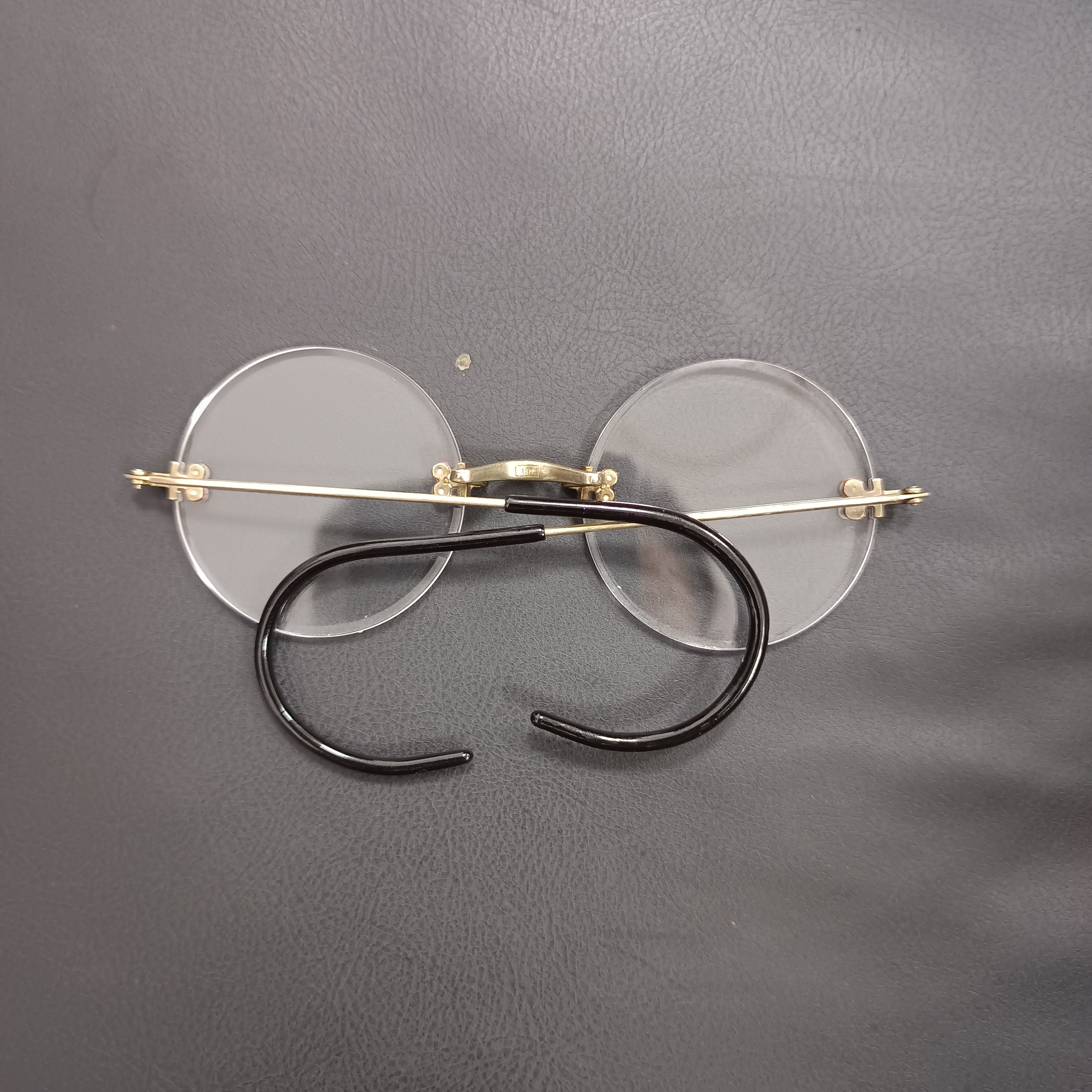 天然水晶石眼镜，细节精致的老苏片晶体通透无瑕，镜架有18K标志