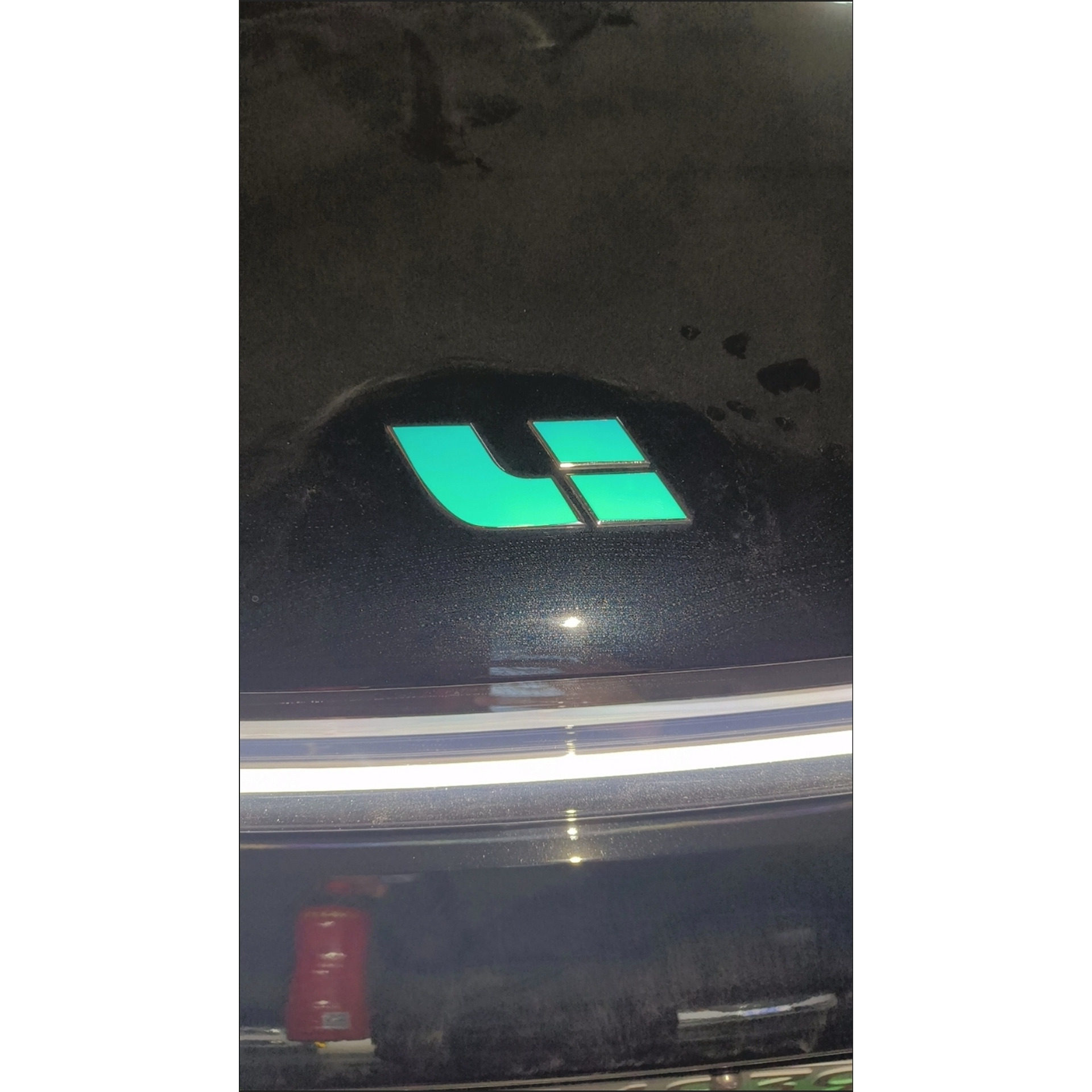 适用于理想炫酷车标贴个性改装L6L7L8L9炫彩变色夜光贴饰车载用品