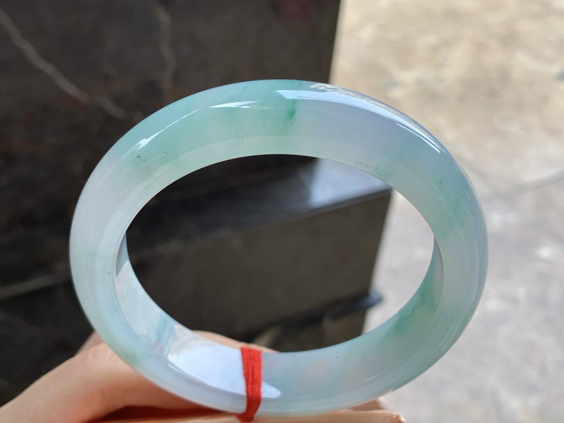 翡翠飘绿大圈手镯 圈口63