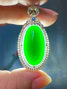 翡翠墨翠鸽子蛋吊坠 18K金+南非钻镶嵌