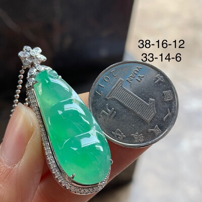 金钻镶嵌阳绿色豆子吊坠