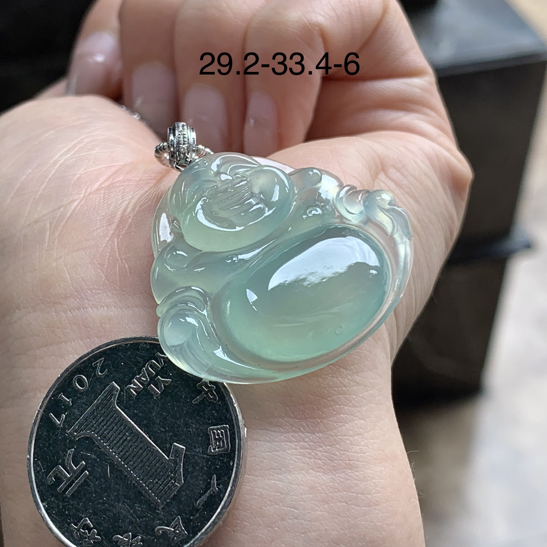 翡翠冰种晴绿佛公吊坠