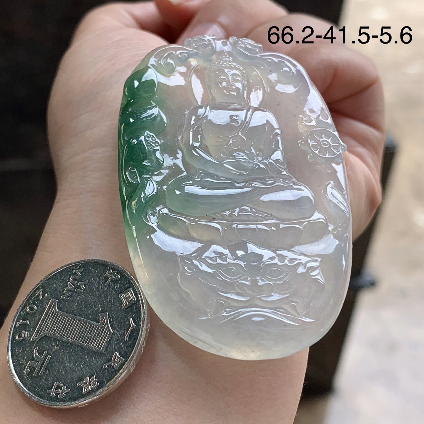 翡翠飘花大日如来吊坠