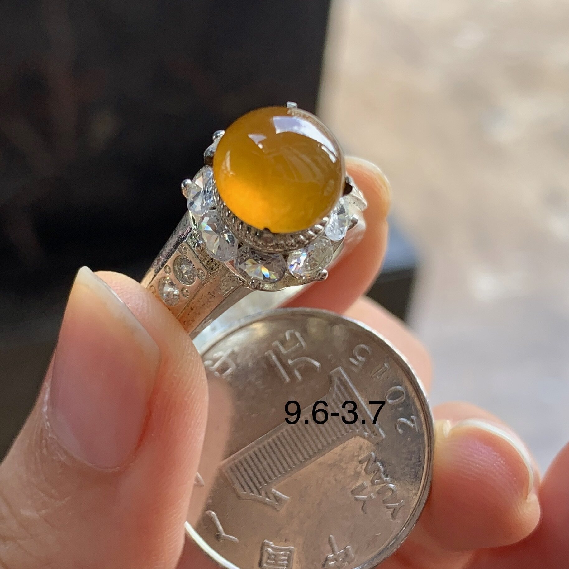 翡翠冰种黄翡戒面 冰透鲜艳