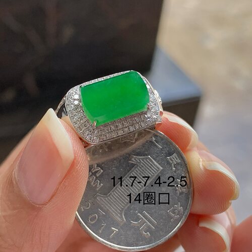 翡翠阳绿辣绿色戒指 18k金镶嵌