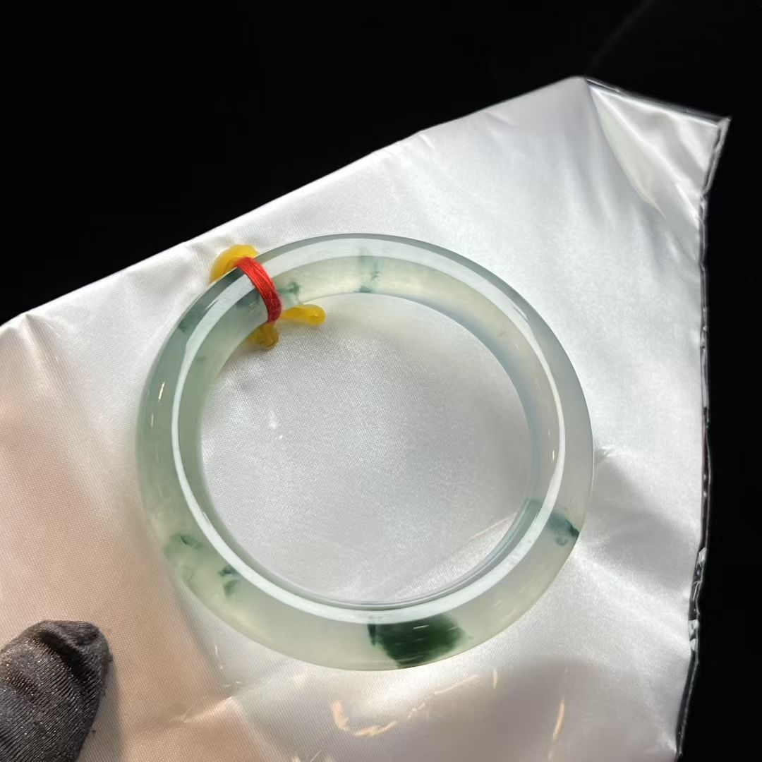 高冰种翡翠手镯 圈口56