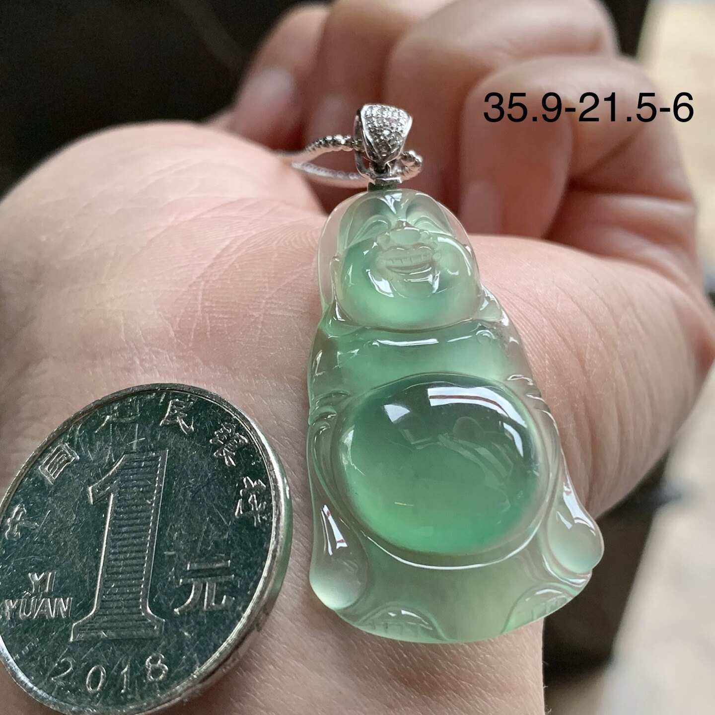 翡翠冰种晴绿站佛 18k金扣