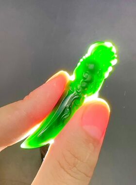 翡翠墨翠龙牙吊坠 黑度好  灯照全透  底细腻