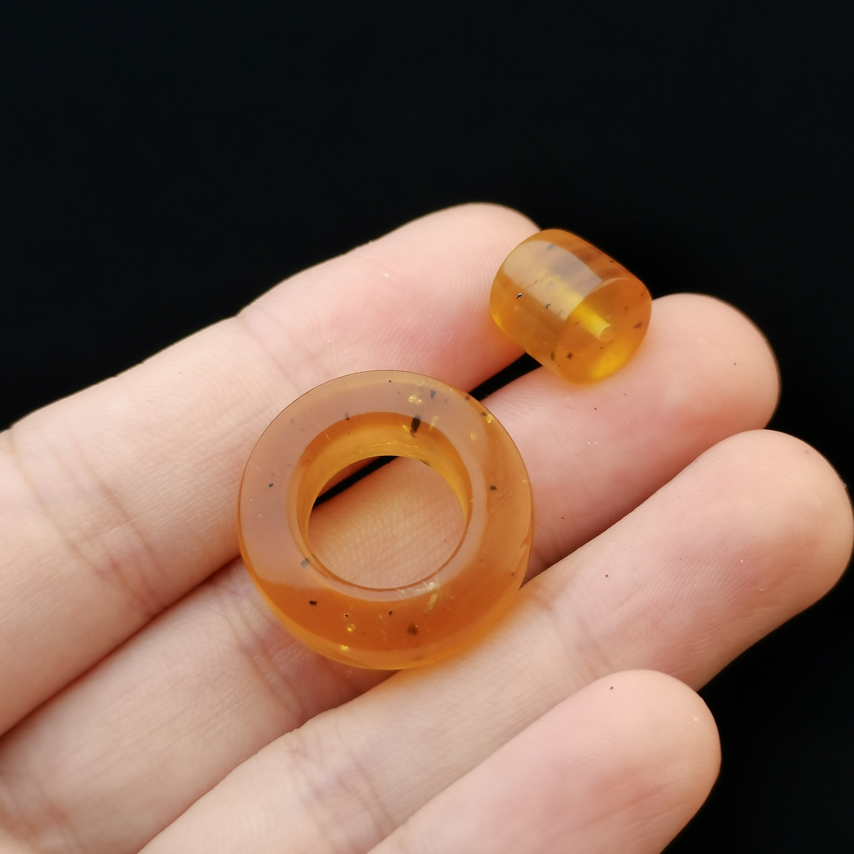 天然原矿抚顺琥珀蜜蜡虫珀珀跑环戒指指环配饰翳珀干白花金珀血珀