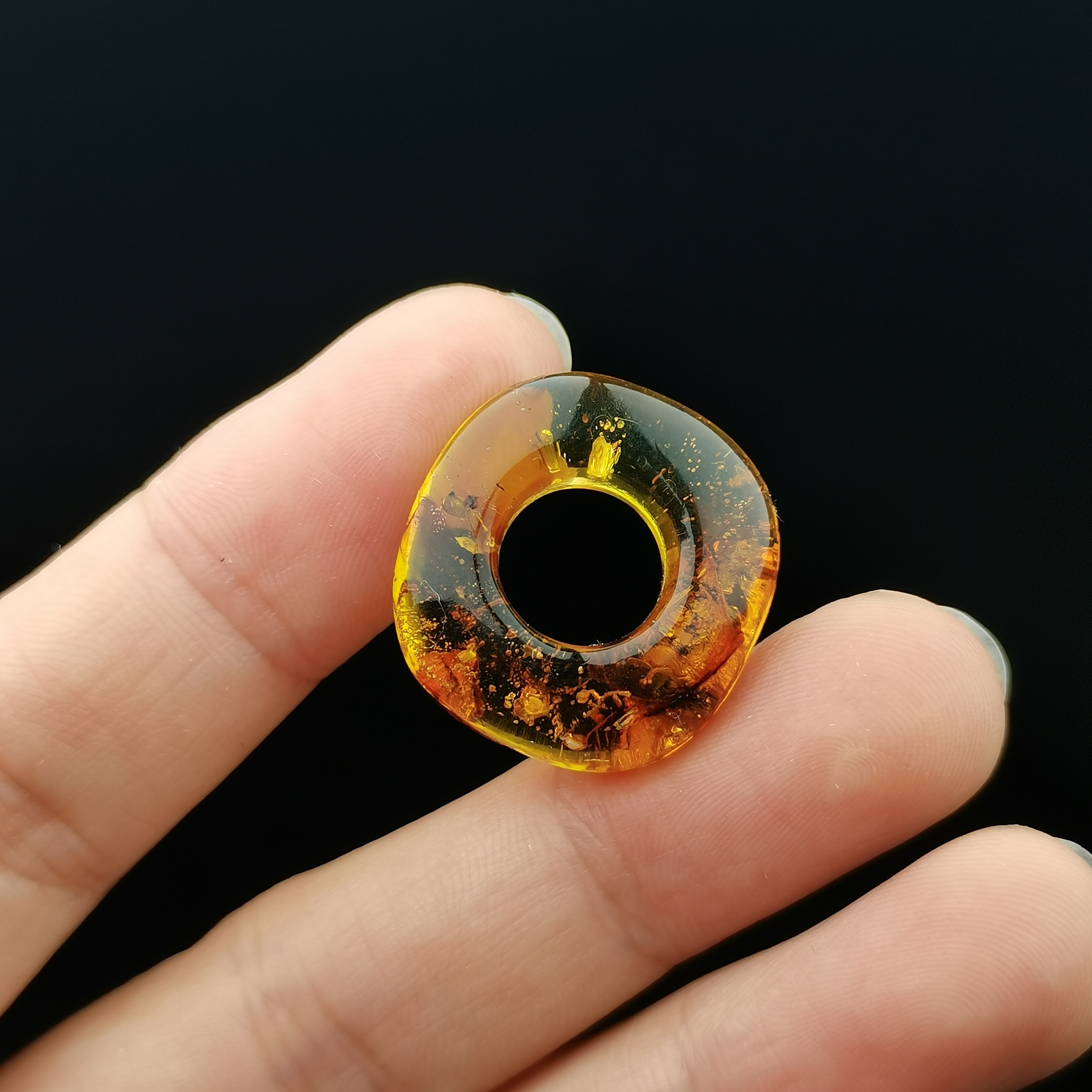 天然抚顺琥珀虫珀植物异型豆油黄跑环植物珀吊坠手串项链圆珠散珠