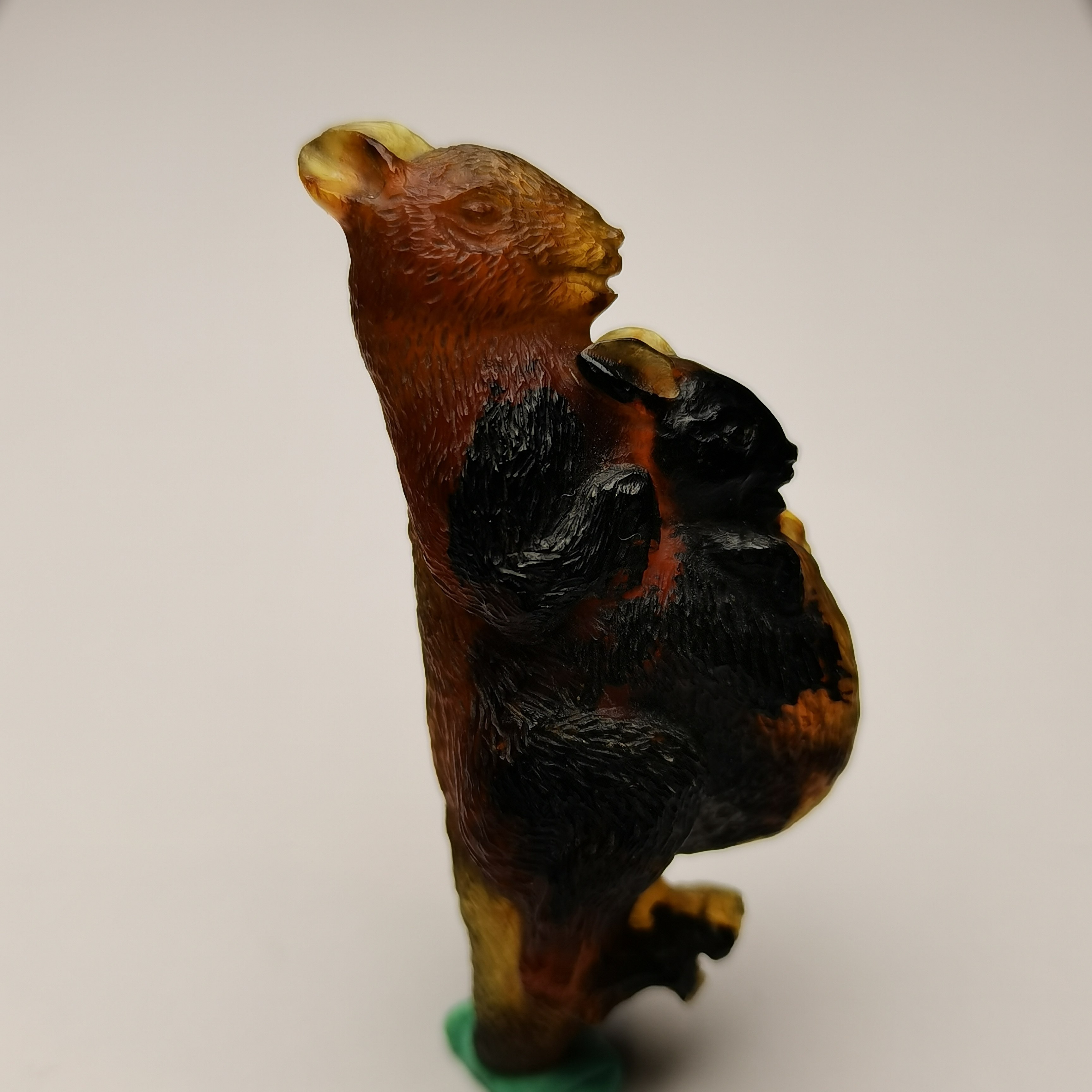 天然抚顺琥珀全手工雕件袋鼠吊坠摆件金珀飘花珀老料原石吊坠