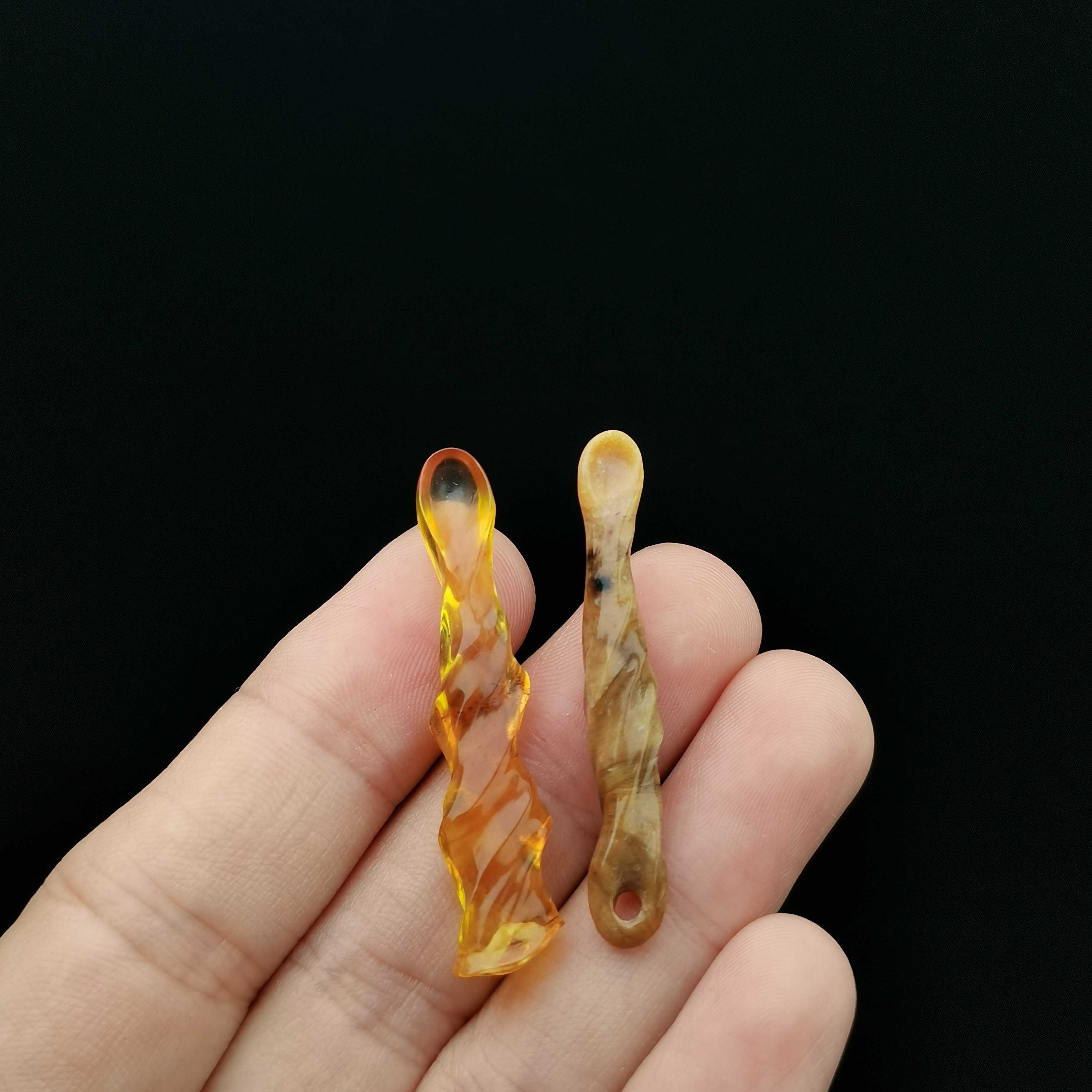 原创原矿天然抚顺琥珀豆油黄植物全手工雕刻耳勺文玩配饰配珠diy